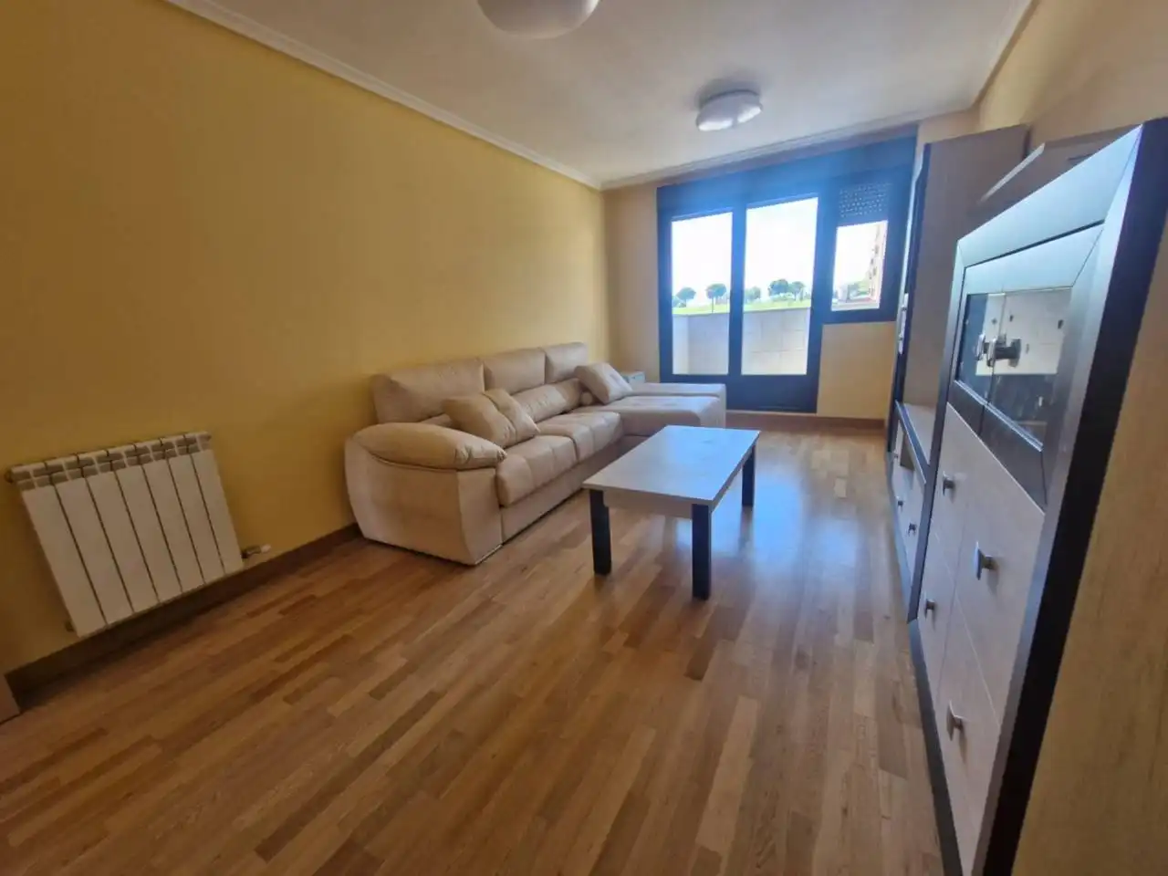 Sala de estar de Piso de alquiler en  Logroño con Calefacción, Parquet y Terraza