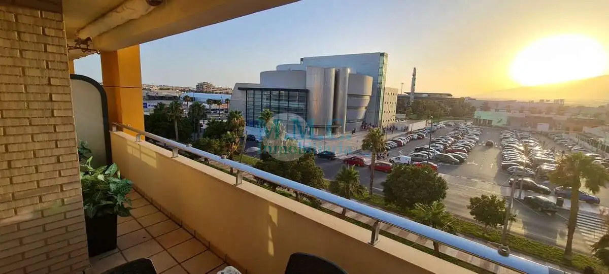 Wohnung mit Pool zum Verkauf in Roquetas de Mar ciudad