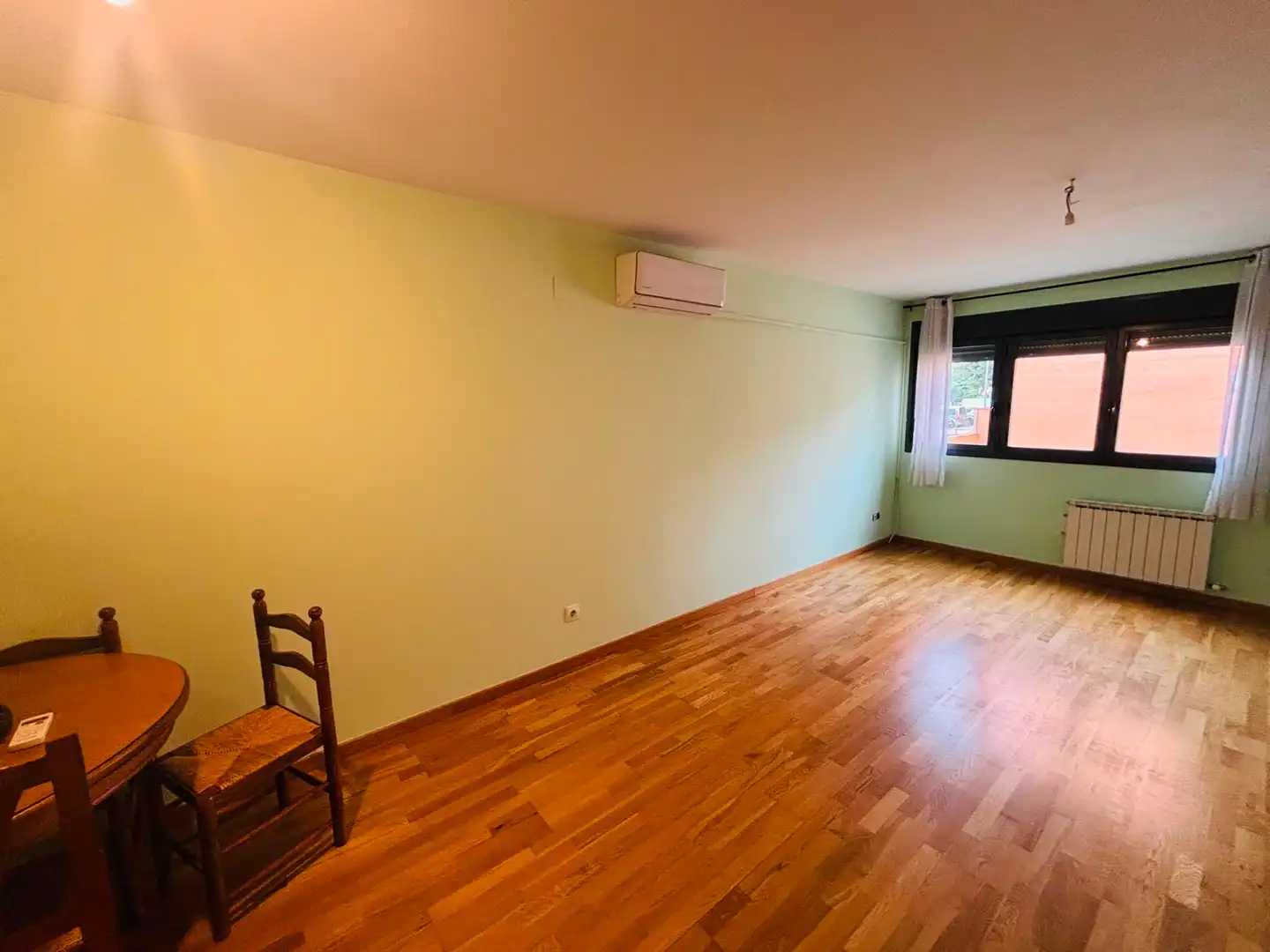 Habitación de Piso en venta en Barbastro con Aire acondicionado, Calefacción y Parquet