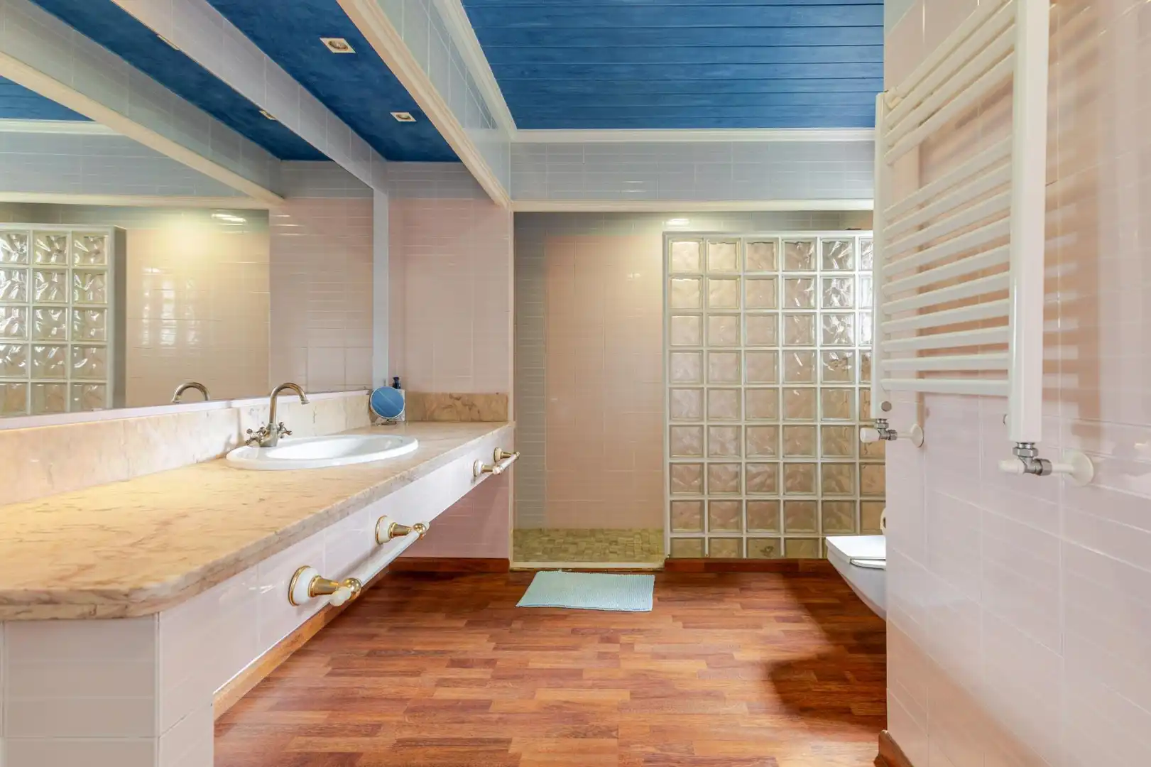 Bathroom of Houses for sale in L'Eliana  with Air Conditioner, Heating and Private garden