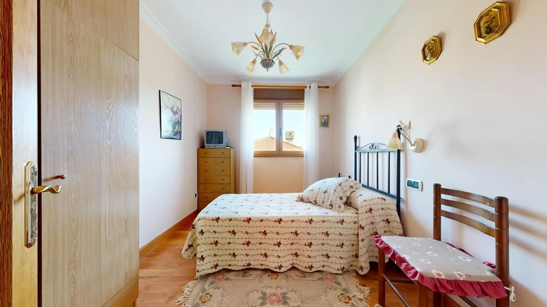 Schlafzimmer von Haus oder Chalet zum Verkauf in Valle de Mena mit Heizung, Privatgarten und Terrasse