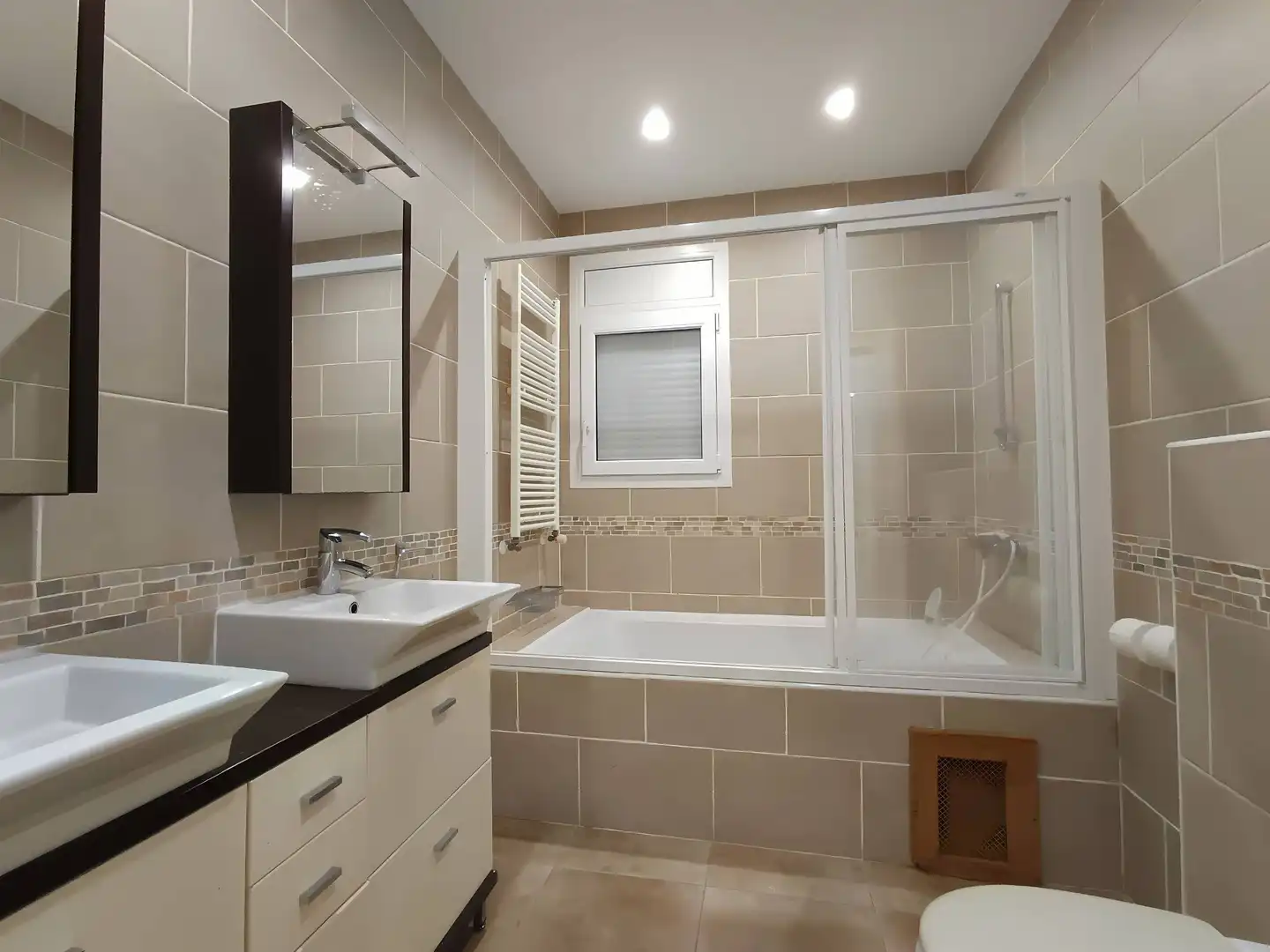 Bathroom of Houses for sale in Torroella de Fluvià  with Air Conditioner, Heating and Private garden