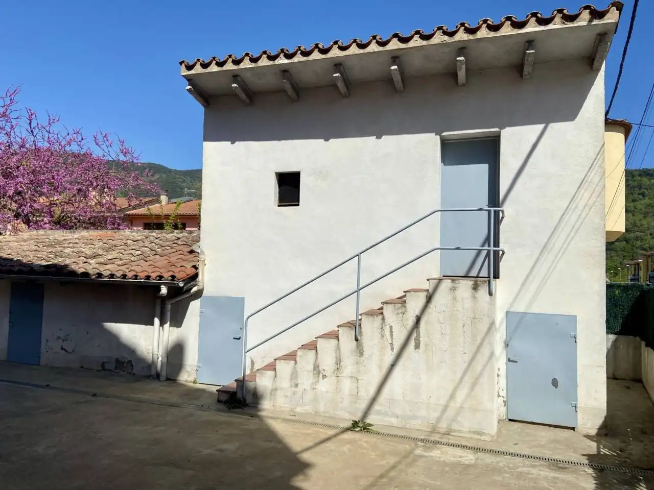 Vista exterior de Casa o xalet en venda en Sant Joan Les Fonts amb Calefacció i Jardí privat