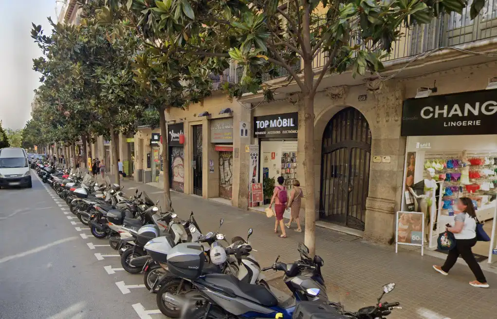 Local comercial en traspàs a Carrer Gran de Gràcia 59, imagen 2