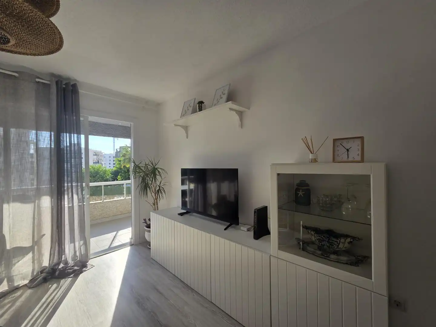 Sala de estar de Piso de alquiler en Benalmádena con Terraza y Piscina comunitaria