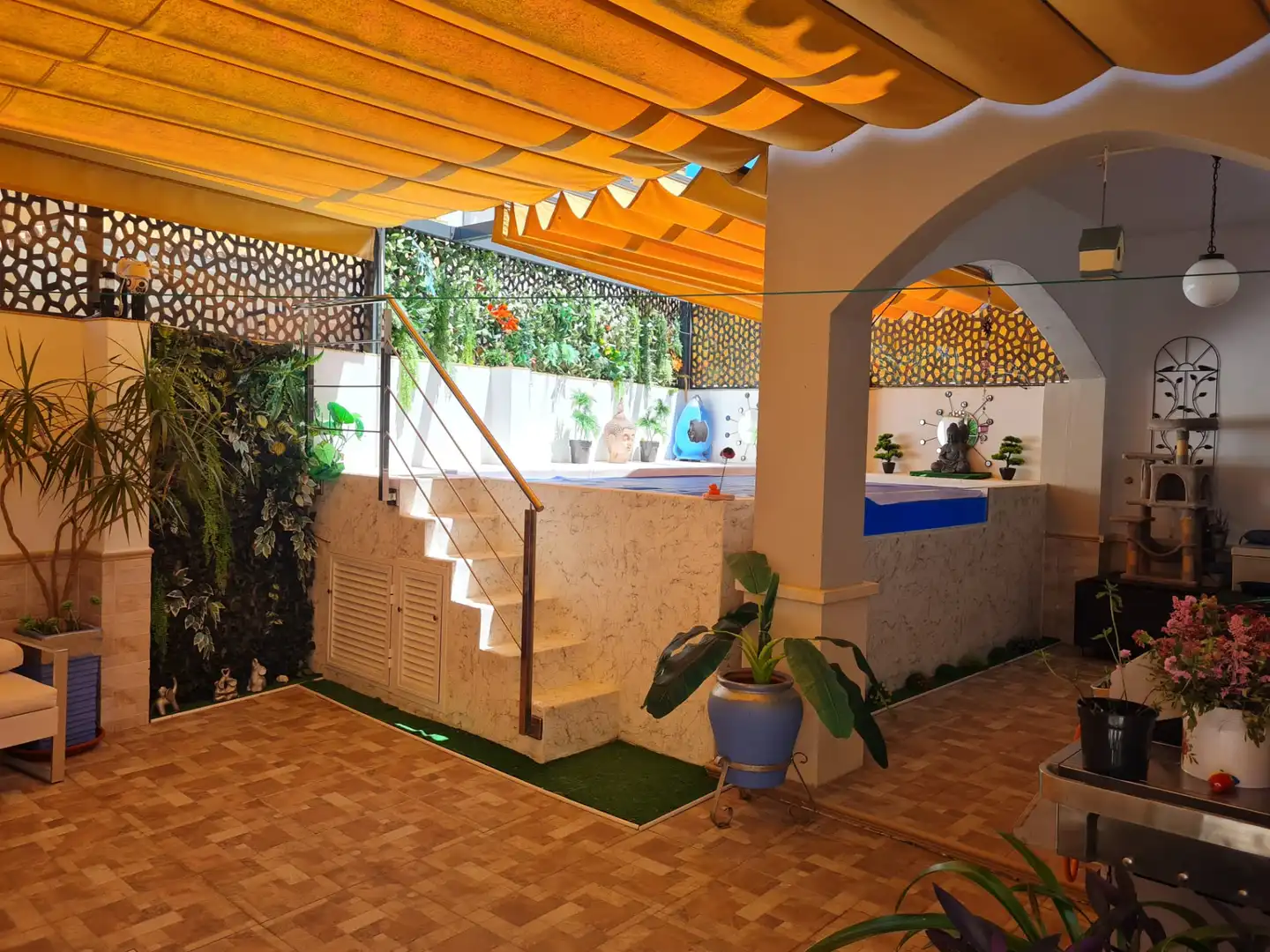 Terrassa de Casa adosada en venda en Espartinas amb Aire condicionat, Jardí privat i Piscina