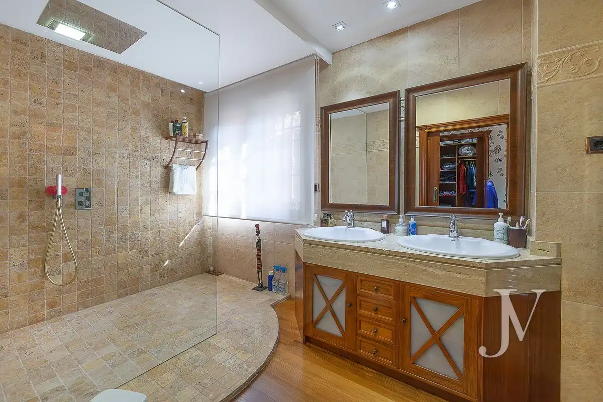 Baño de Casa o chalet en venta en El Casar con Aire acondicionado, Calefacción y Jardín privado