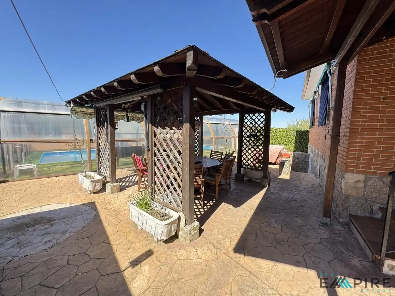 Terrassa de Casa o xalet en venda en Serranillos del Valle amb Aire condicionat, Calefacció i Jardí privat