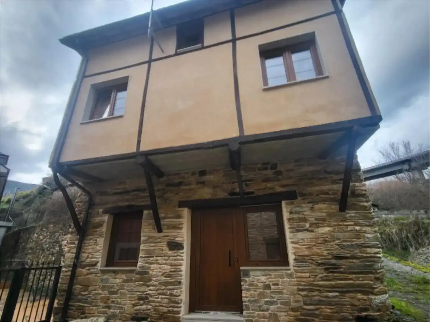 Vista exterior de Casa o xalet en venda en Vega de Valcarce