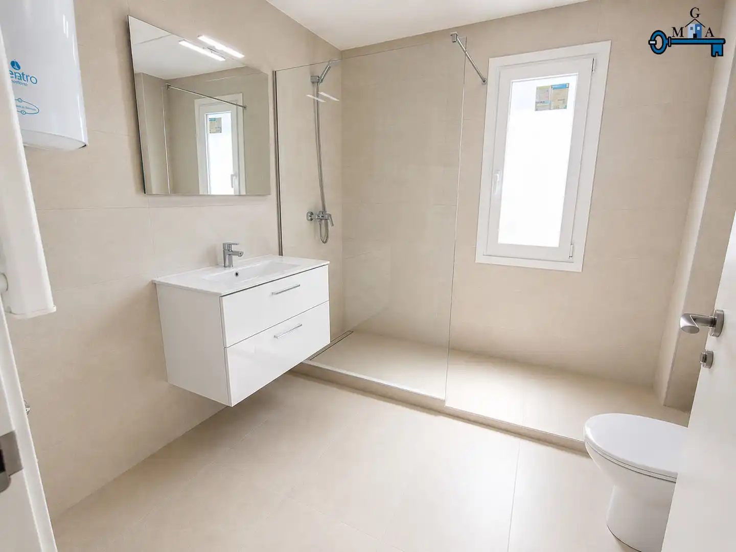 Bathroom of Flat for rent in Fuenlabrada  with Air Conditioner, Heating and Parquet flooring