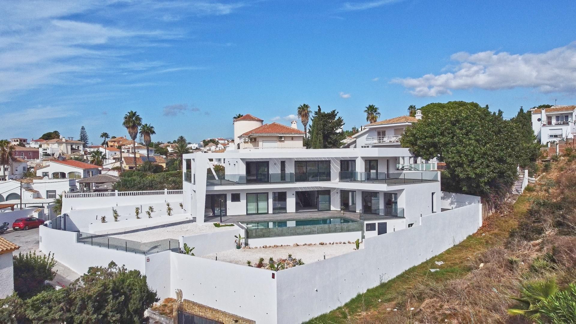 Exterior view of House or chalet for sale in Mijas  with Air Conditioner, Heating and Private garden