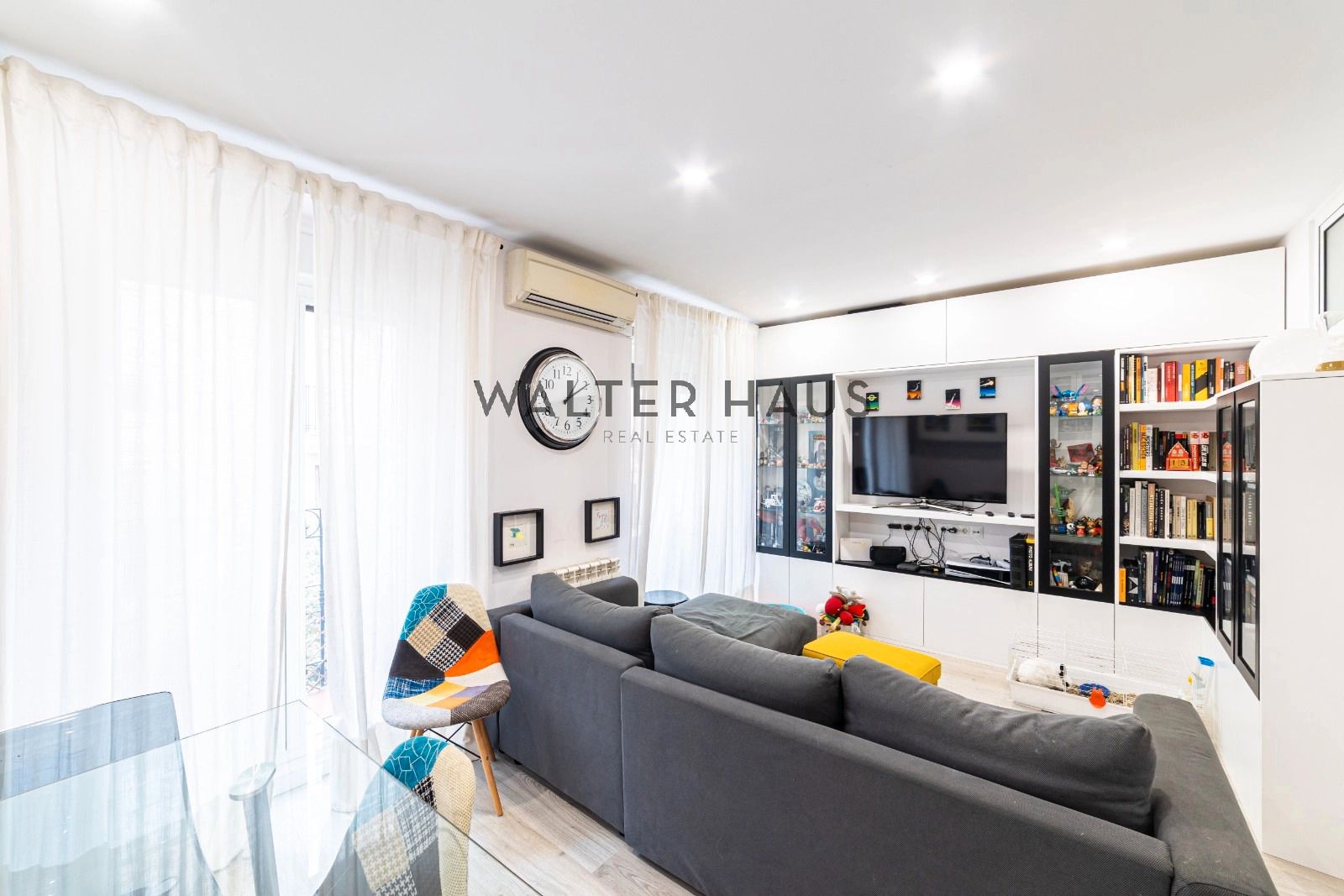 Living room of Flat for sale in  Madrid Capital  with Air Conditioner, Heating and Oven