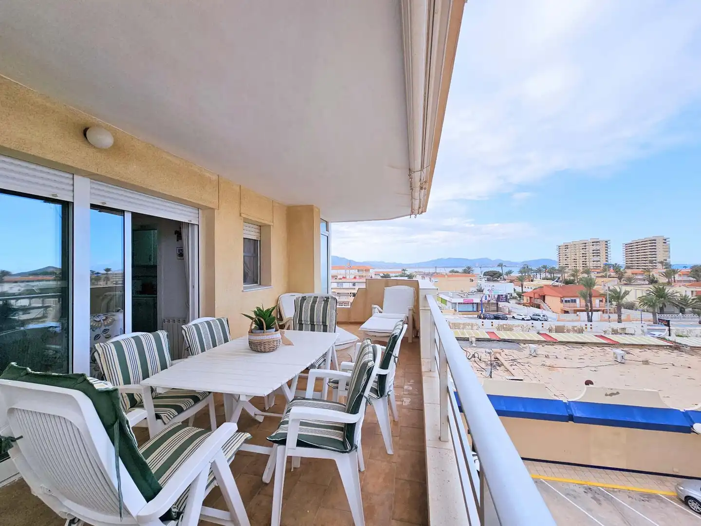 Terrassa de Apartament de lloguer en La Manga del Mar Menor amb Calefacció, Terrassa i Piscina comunitària