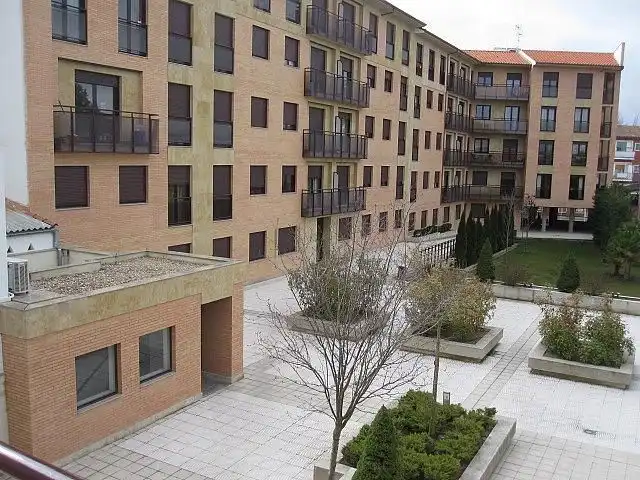 Vista exterior de Pis en venda en Peñaranda de Bracamonte amb Terrassa, Traster i Piscina