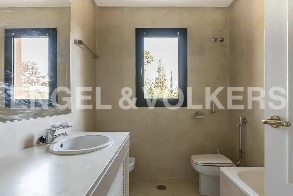 Bathroom of Houses for rent in Pozuelo de Alarcón  with Air Conditioner, Heating and Private garden