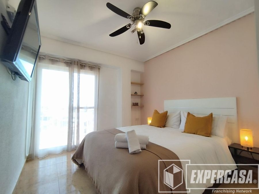 Bedroom of Flat to rent in  Valencia Capital  with Air Conditioner and Furnished
