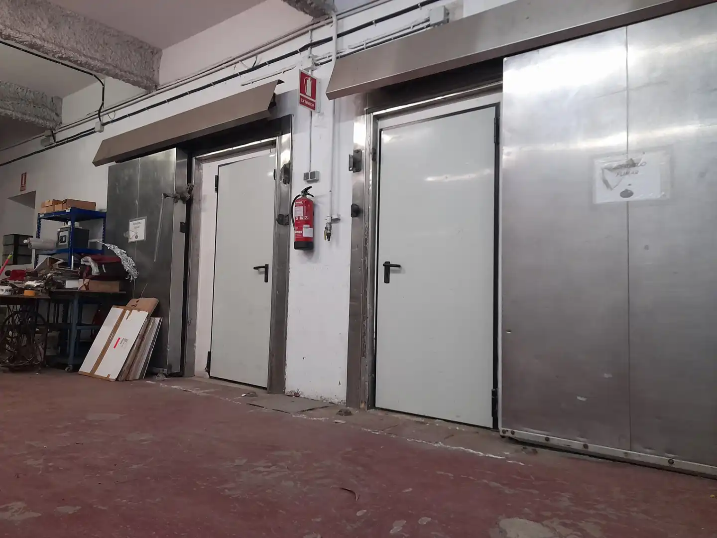 Fabrikhallen zum Verkauf in Terrassa mit Heizung