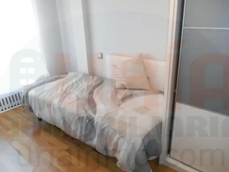 Schlafzimmer von Wohnung zur Miete in Oviedo  mit Heizung, Terrasse und Möbliert