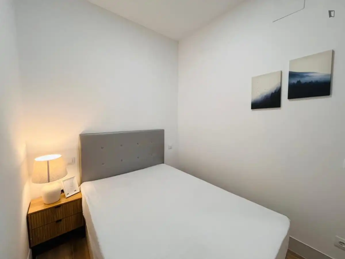 Habitación de Apartamento de alquiler en Madrid con Aire acondicionado, Calefacción y Amueblado