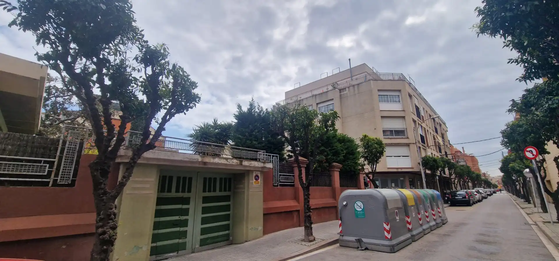 Vista exterior de Casa o chalet en venta en El Prat de Llobregat con Calefacción, Jardín privado y Terraza