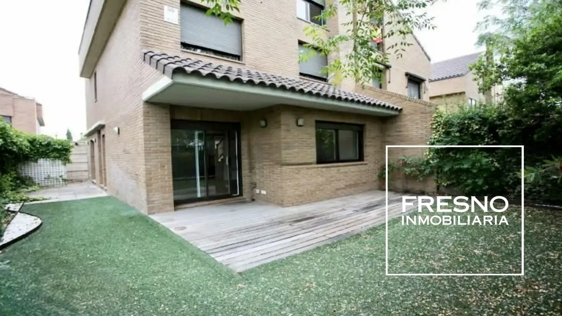 Vista exterior de Casa adosada en venta en  Zaragoza Capital con Jardín privado