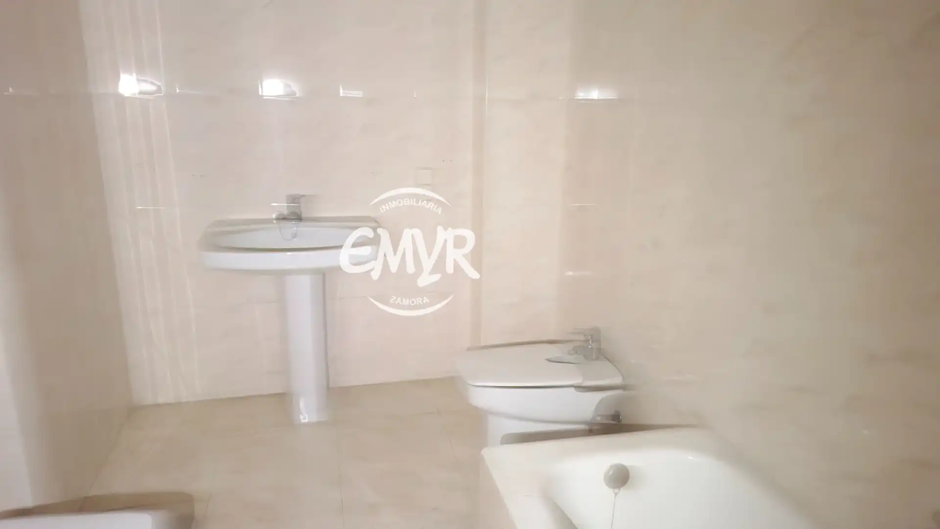 Bathroom of Flat for sale in Zamora Capital   with Terrace, Storage room and Balcony