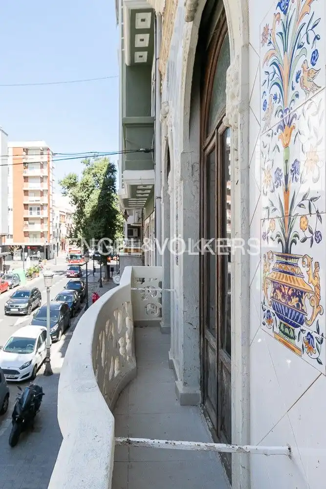Außenansicht von Wohnung zum Verkauf in Valencia mit Klimaanlage, Heizung und Abstellraum