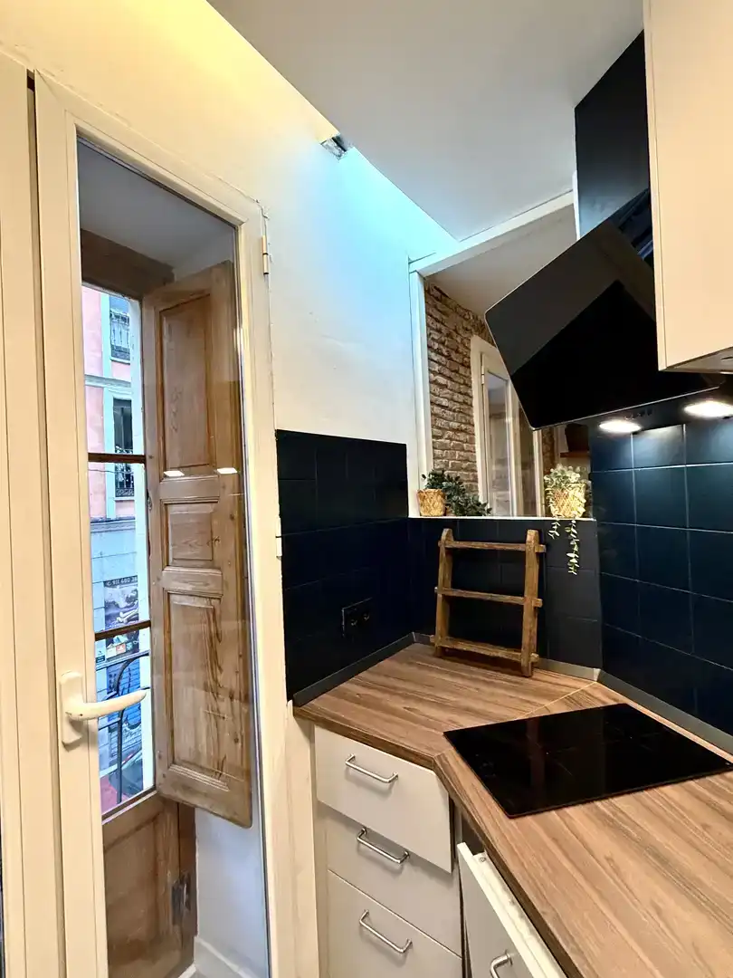 Study for rent in  Madrid Capital  with Air Conditioner and Balcony