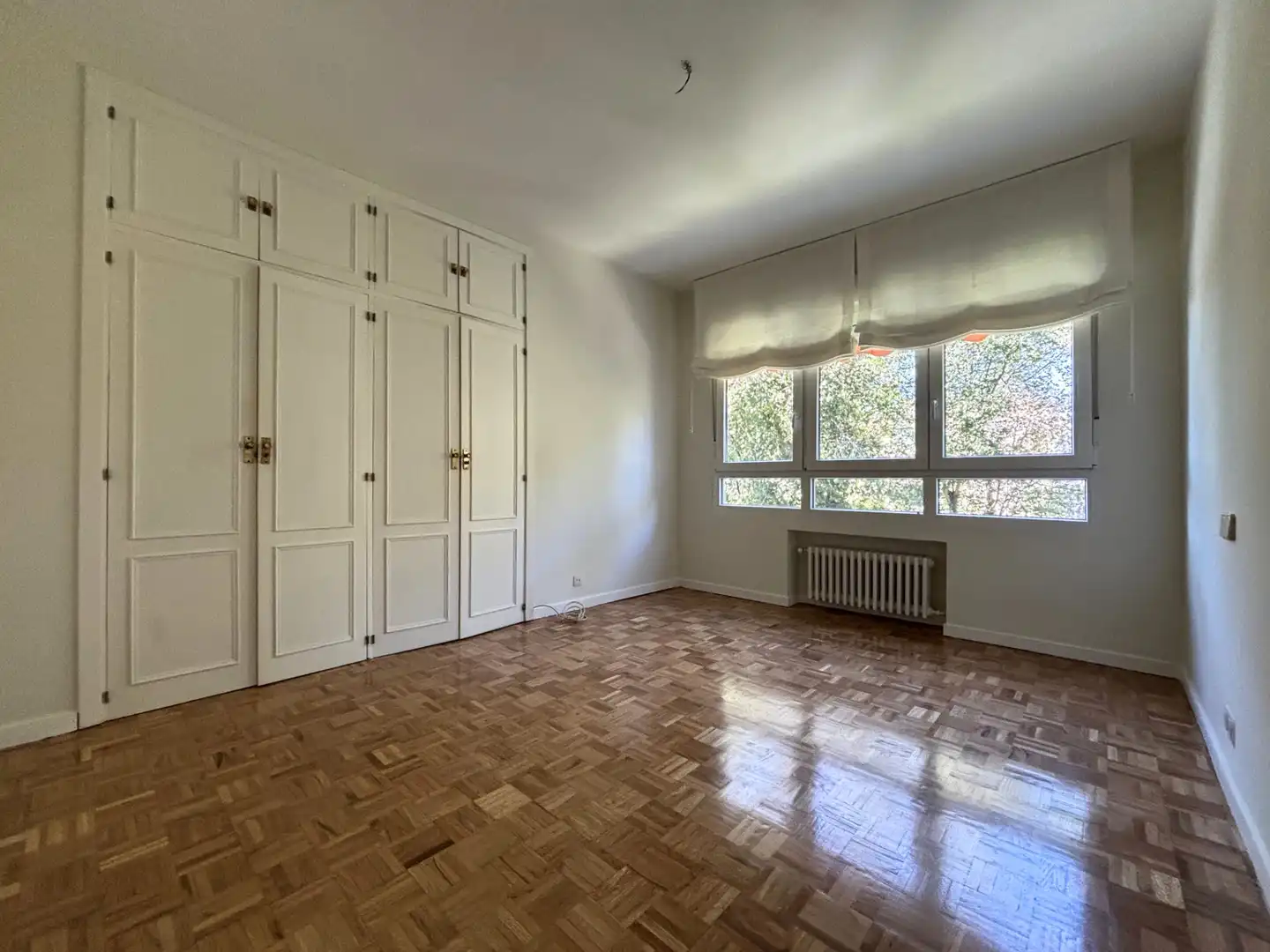 Dormitori de Pis de lloguer en Madrid amb Jardí privat, Parquet i Terrassa