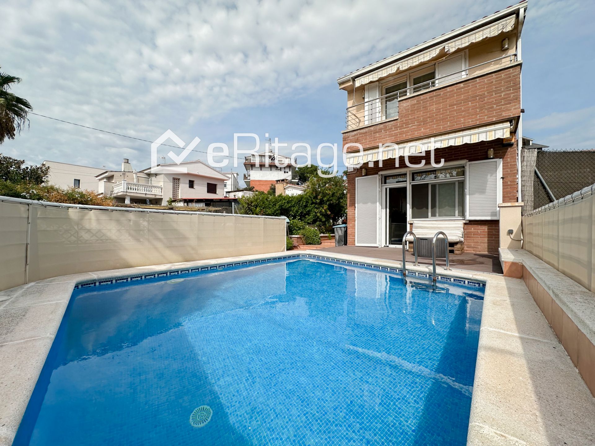 Piscina de Casa o xalet en venda en Cerdanyola del Vallès amb Aire condicionat, Jardí privat i Terrassa