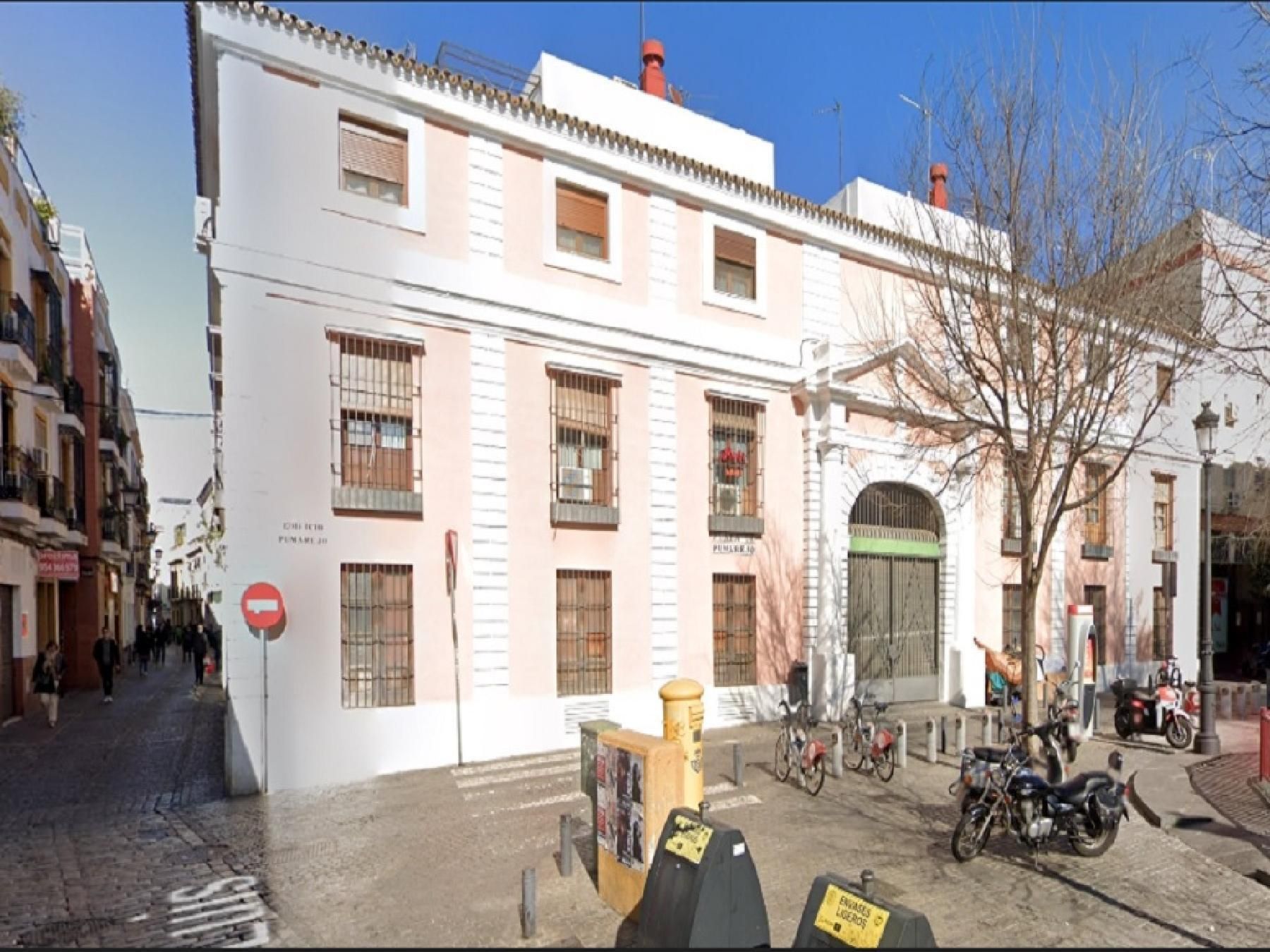 Vista exterior de Local en venda en  Sevilla Capital