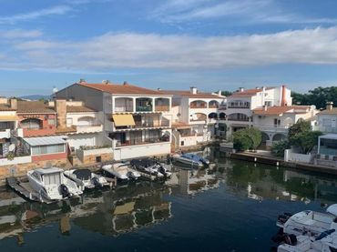 Apartament en venda a Carrer Alberes Comercial