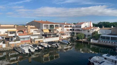 Apartamento renovado con vista al canal en Alberes, Empuriabrava