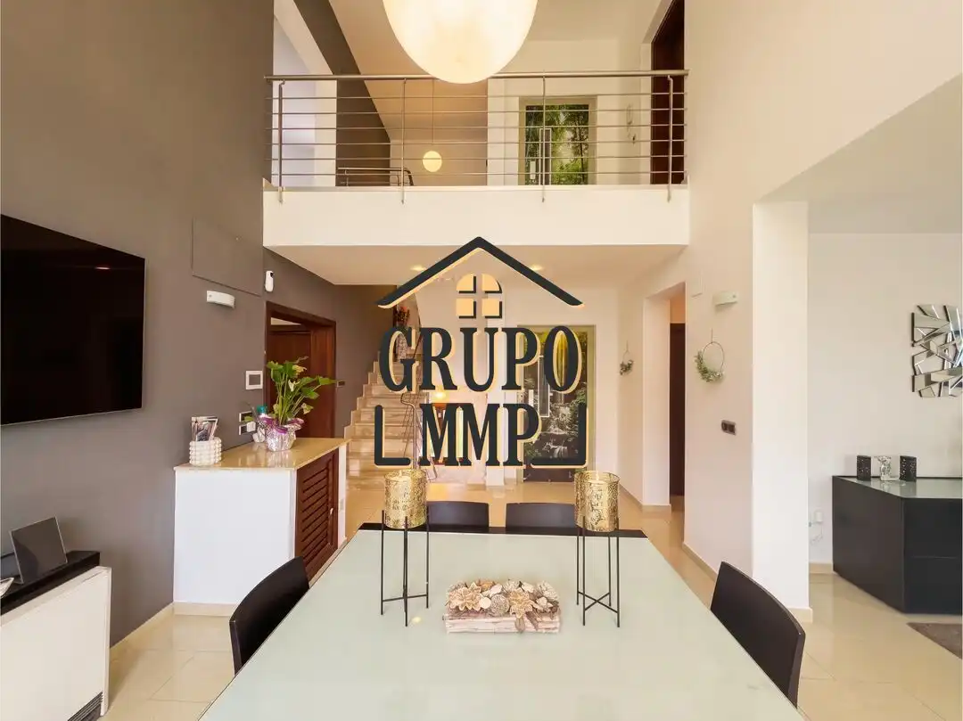 Casa amb piscina en venda a Carrer de l'Estel Polar
