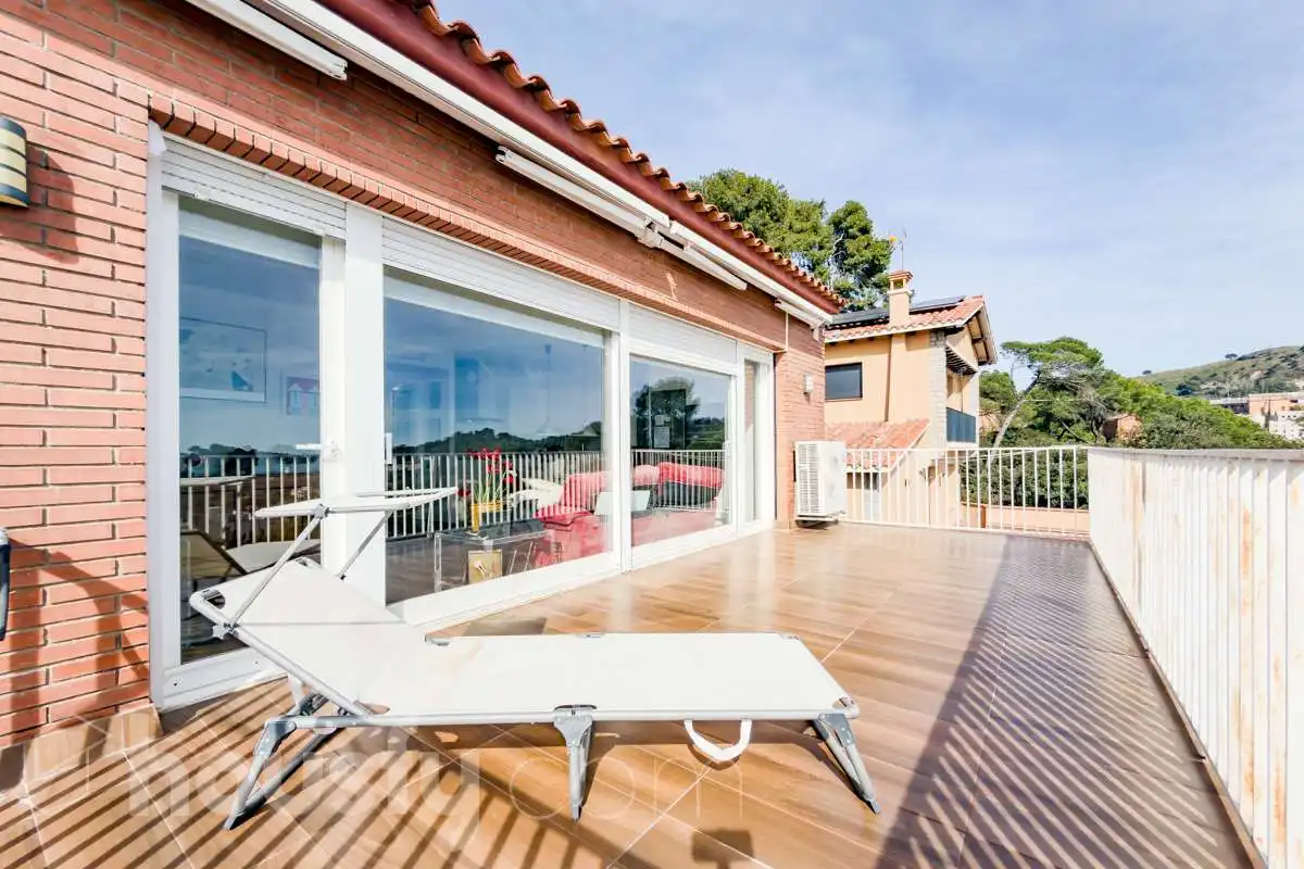 Terrassa de Casa o xalet en venda en Barcelona amb Aire condicionat, Calefacció i Jardí privat
