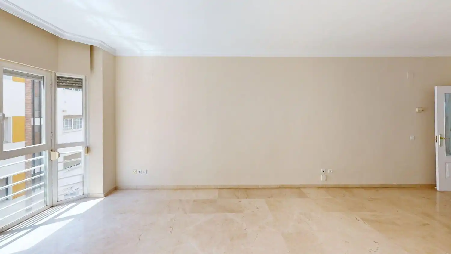 Living room of Flat for rent in Sevilla  with Air Conditioner, Heating and Storage room