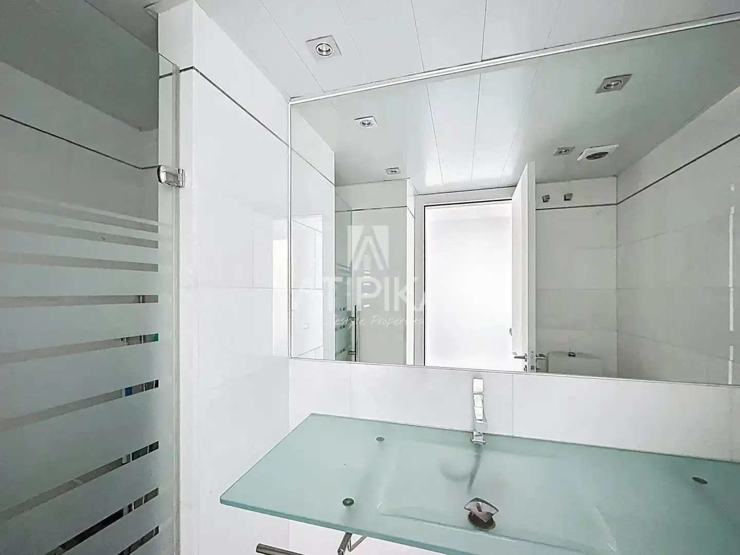 Baño de Ático en venta en Barcelona con Aire acondicionado, Parquet y Terraza