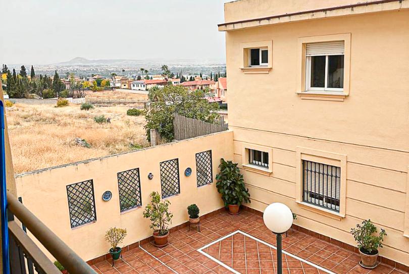 Foto 1 de Piso en venta en Calle Madrid, 71, Barrio de la Vega, Granada