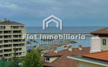 Vista exterior de Àtic en venda en Castro-Urdiales amb Terrassa