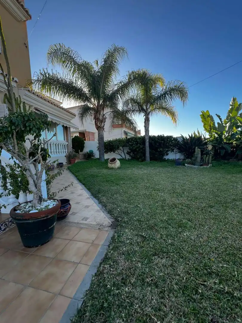 Jardí de Casa o xalet en venda en Vélez-Málaga amb Terrassa, Traster i Alarma