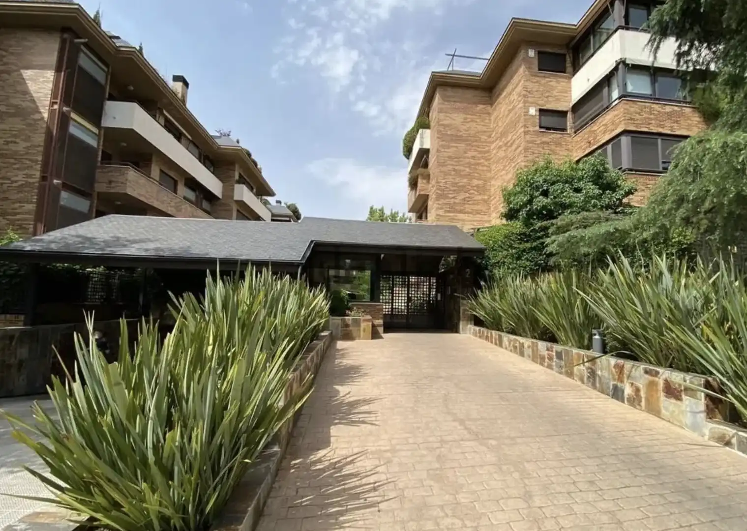 Vista exterior de Dúplex en venta en Majadahonda con Aire acondicionado, Calefacción y Terraza