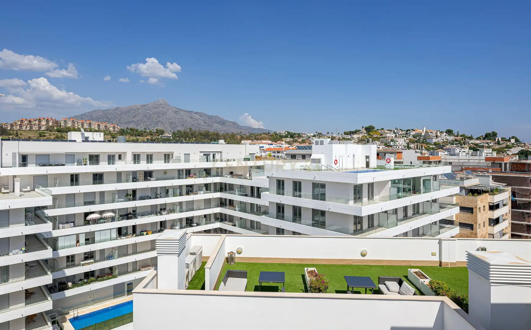 Vista exterior de Apartament en venda en Marbella amb Aire condicionat, Traster i Forn