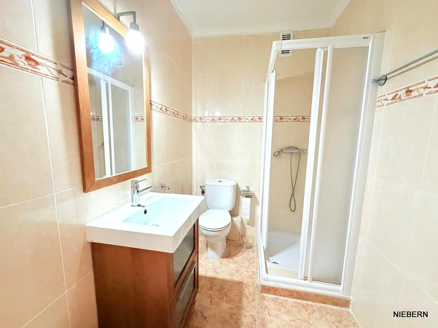 Baño de Piso de alquiler en Cartagena con Aire acondicionado, Amueblado y Horno