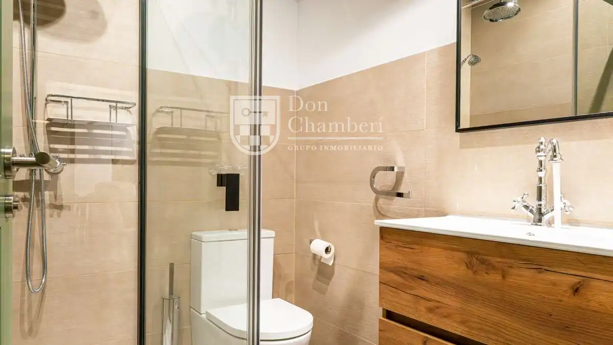 Bany de Apartament de lloguer en Segovia amb Calefacció, Terrassa i Moblat