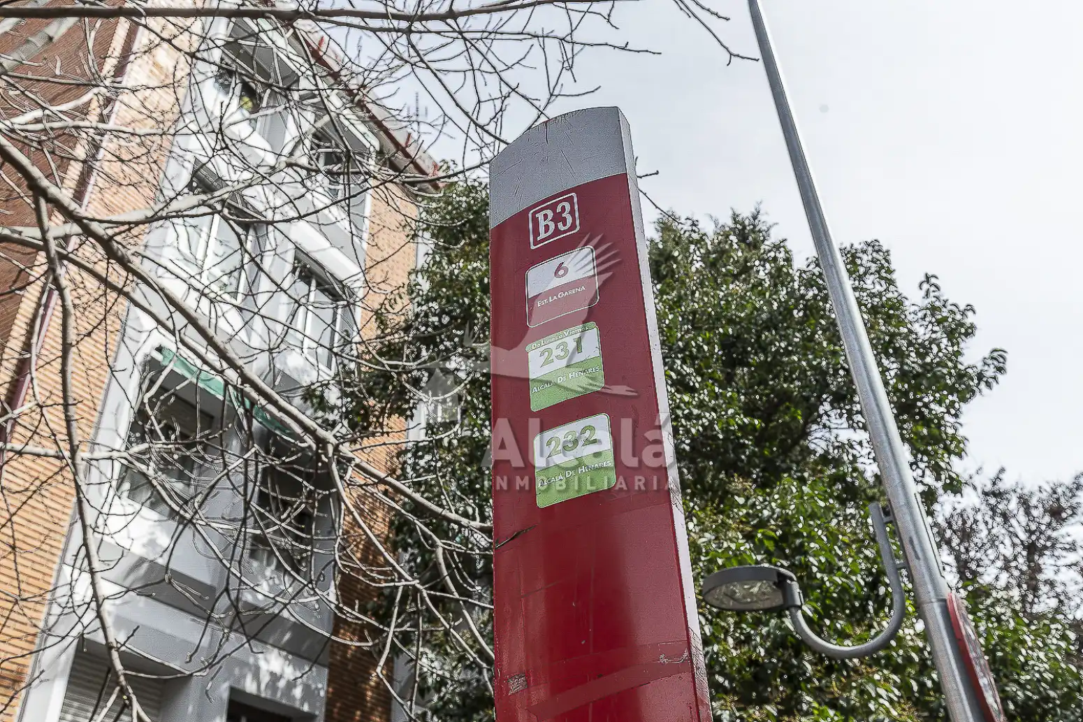 Vista exterior de Pis en venda en Alcalá de Henares amb Aire condicionat, Calefacció i Moblat