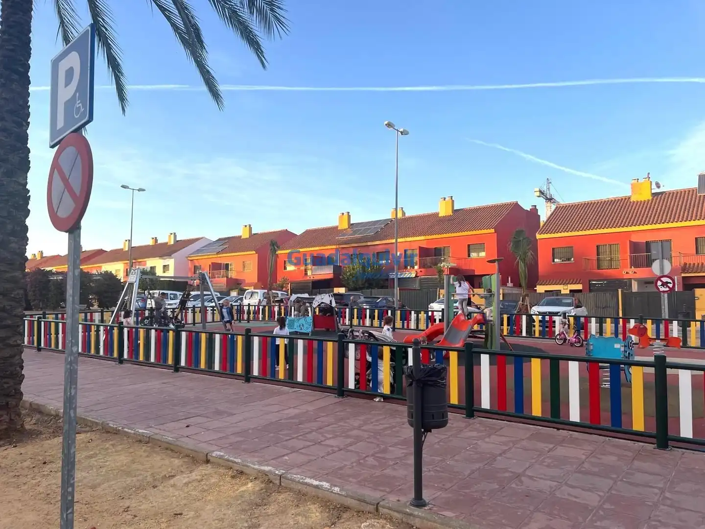 Vista exterior de Casa adosada en venda en Alcalá de Guadaira amb Jardí privat, Terrassa i Traster