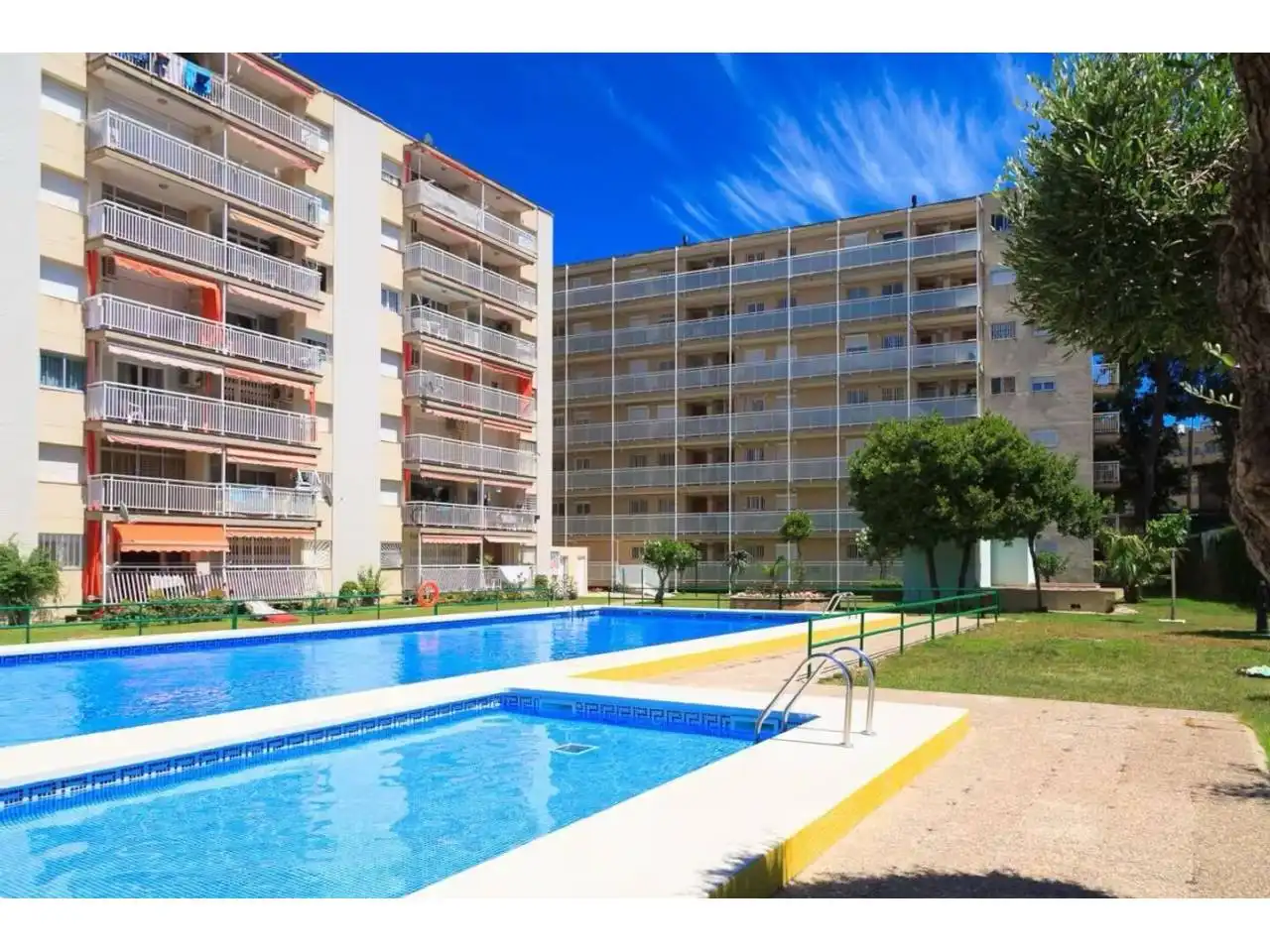 Piscina de Apartamento en venta en Salou con Aire acondicionado, Terraza y Piscina comunitaria