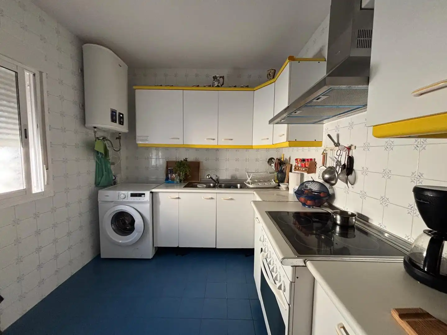 Kitchen of Flat for sale in Sanlúcar de Barrameda  with Air Conditioner, Private garden and Furnished