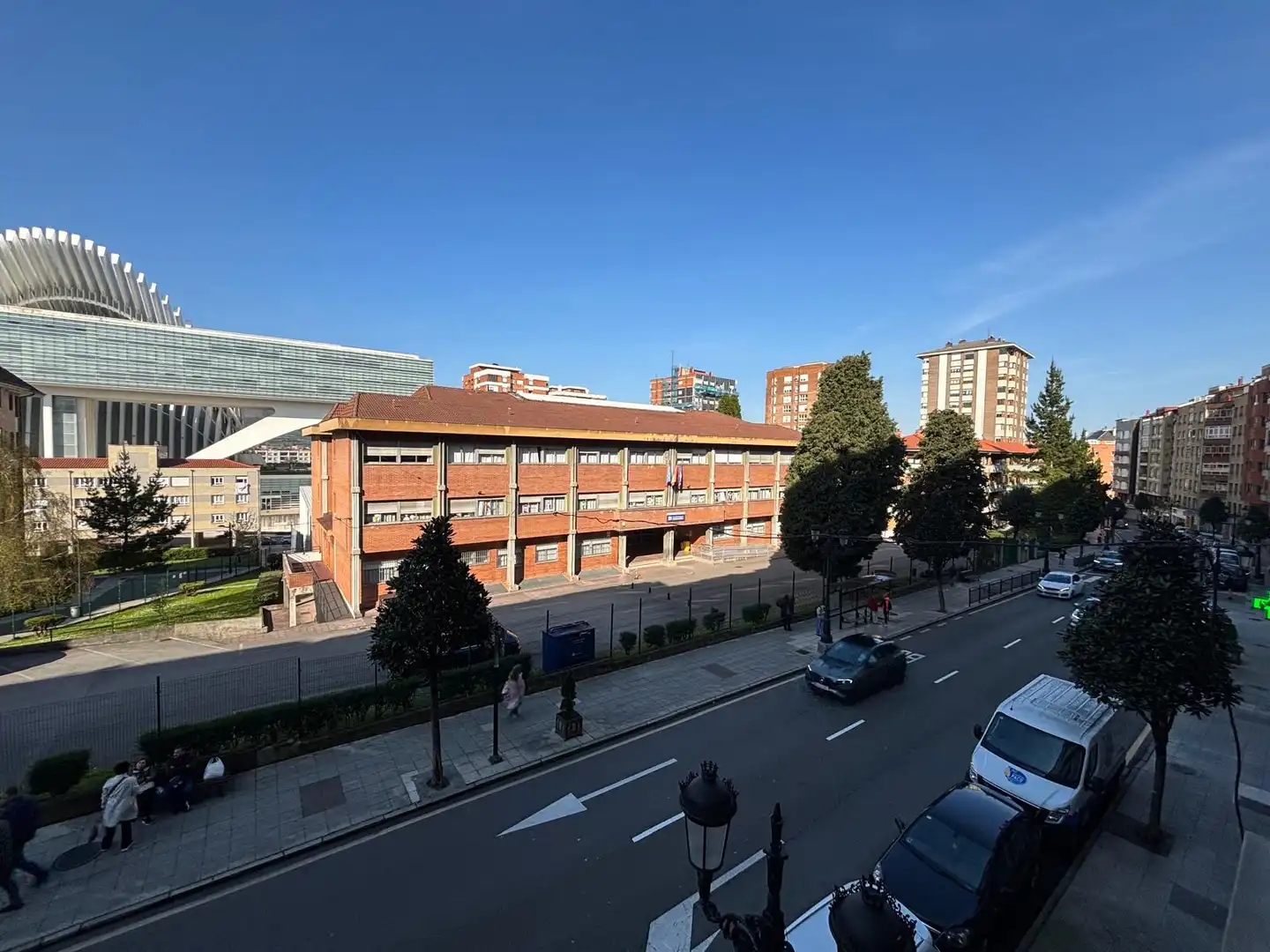 Vista exterior de Pis en venda en Oviedo  amb Calefacció, Parquet i Forn