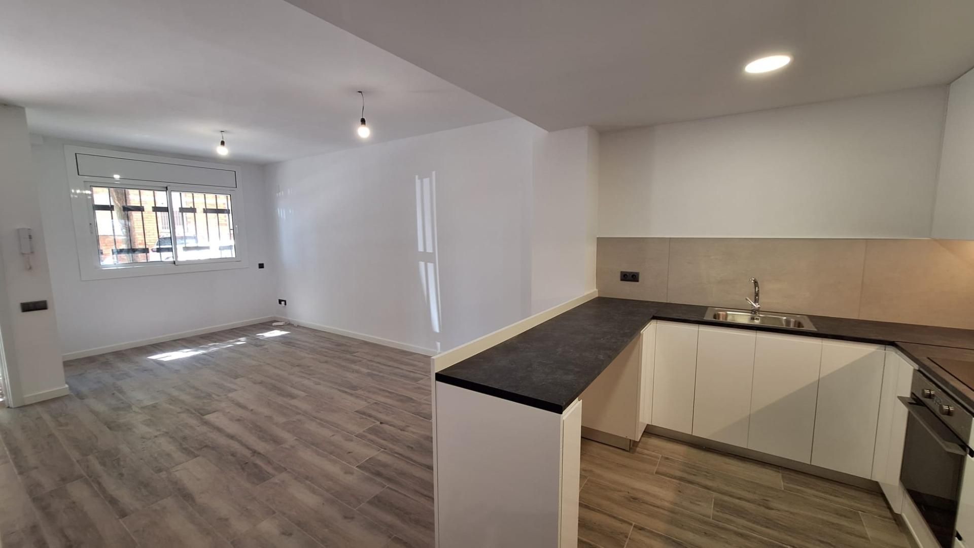 Flat for sale in Sabadell  with Air Conditioner, Terrace and Alarm